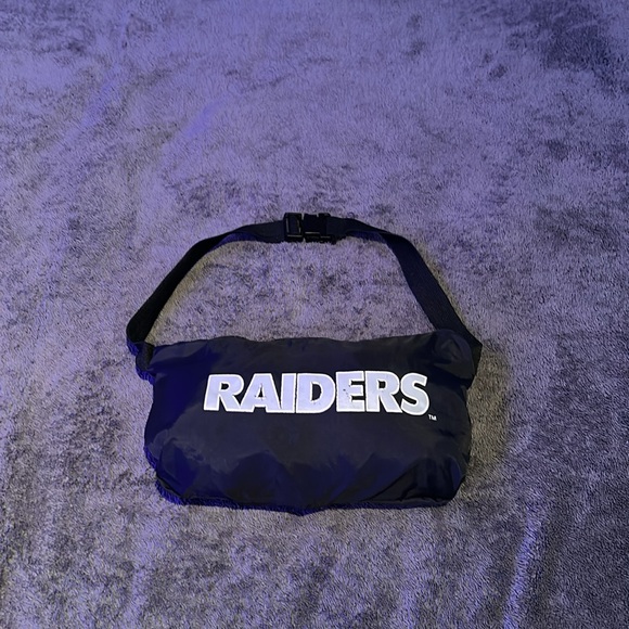 Amazing Vintage 90’s Raiders APEX ONE x NFL Officially Licenced windbreaker. - Picture 3 of 8
